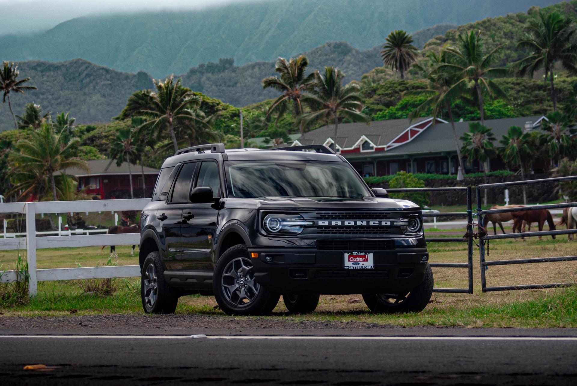 Picture of the car https://harrishawaiiphotos.s3.us-west-2.amazonaws.com/blackbronco/frontrightangle.jpg