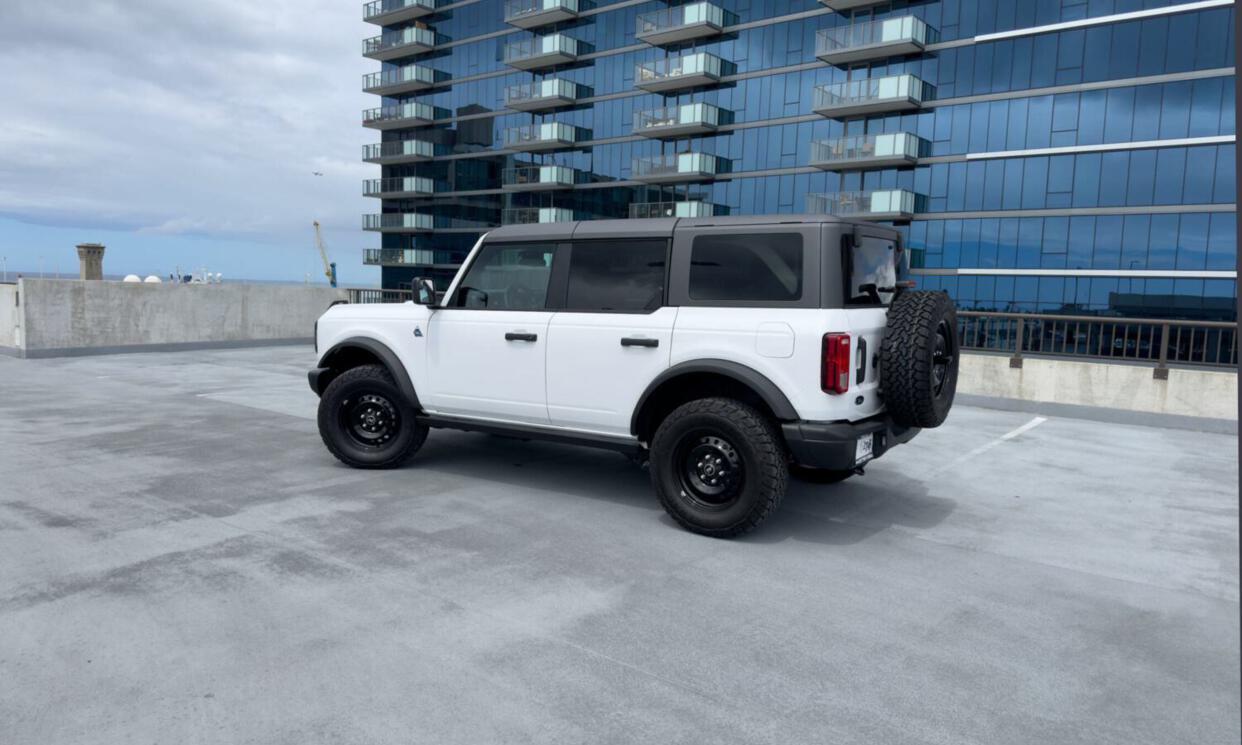 Picture of the car https://harrishawaiiphotos.s3.us-west-2.amazonaws.com/whitebronco/image14.jpg