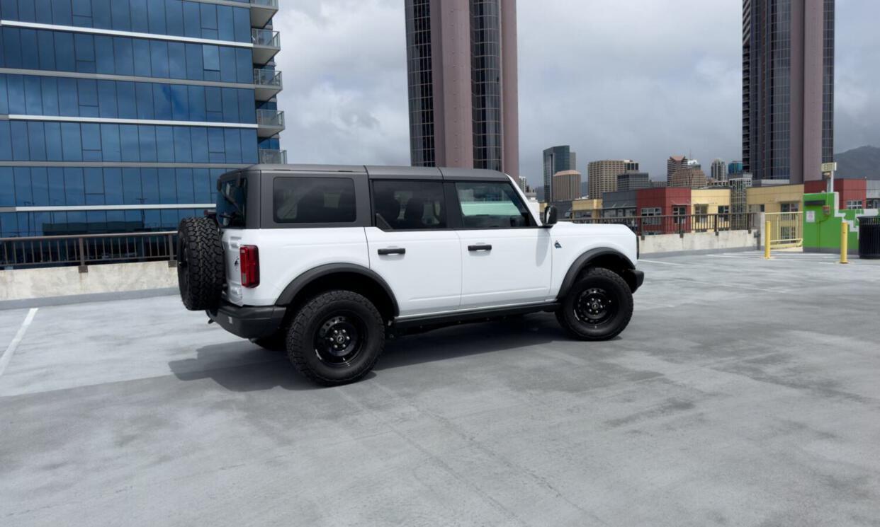 Picture of the car https://harrishawaiiphotos.s3.us-west-2.amazonaws.com/whitebronco/image3.jpg